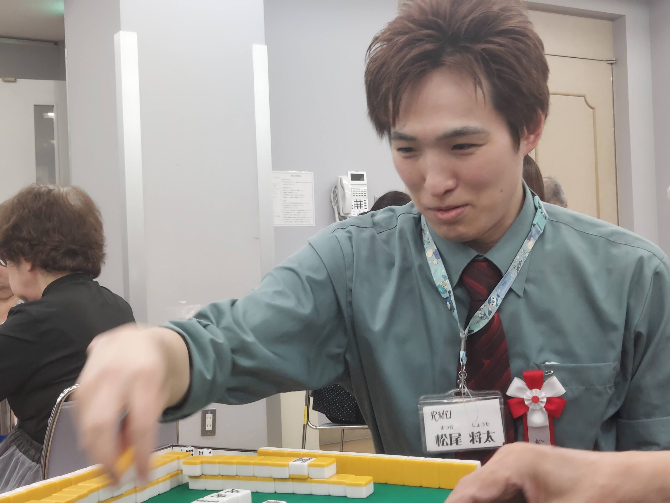 大会終盤まで真剣に対局する参加者の様子