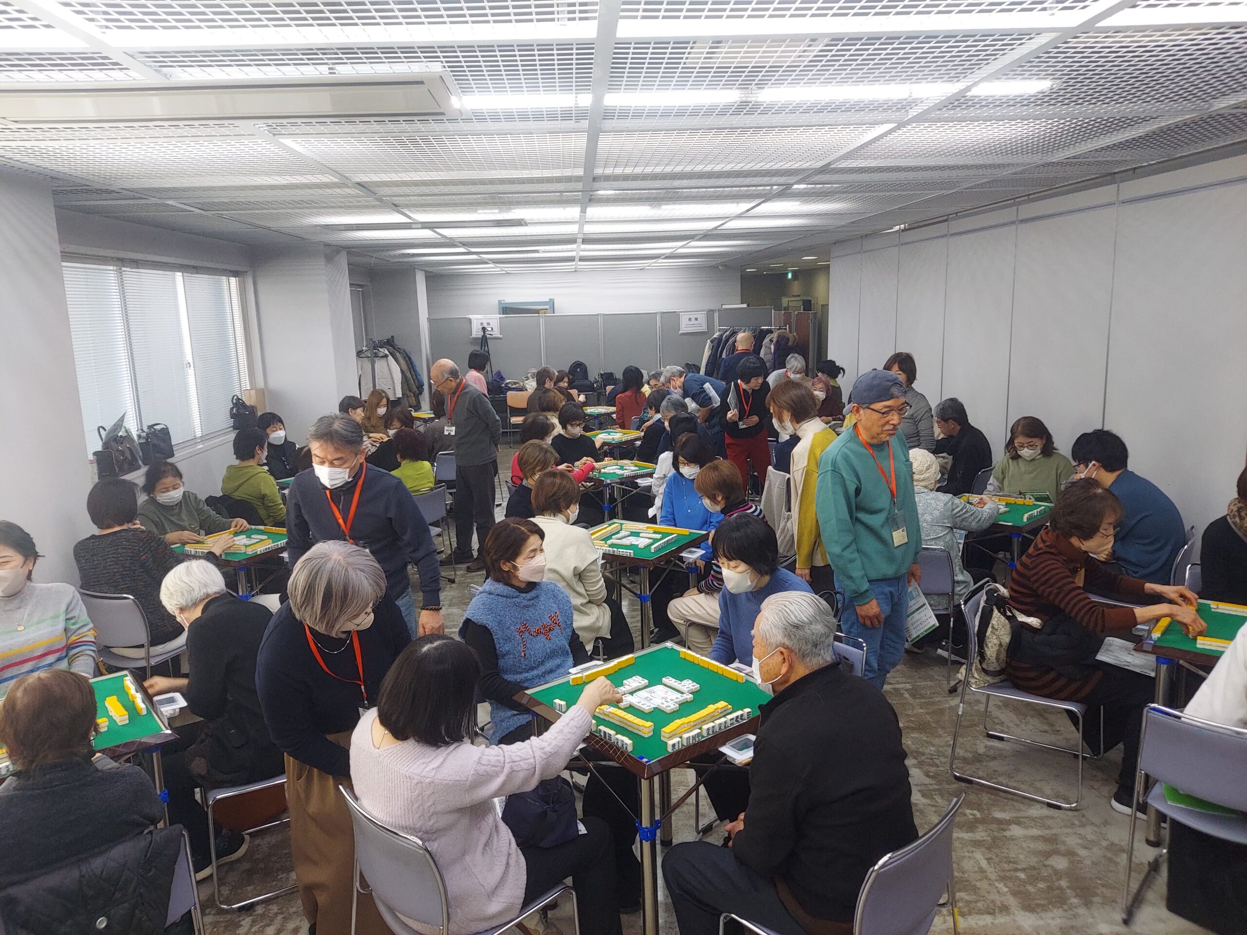 健康マージャンを楽しむ参加者の様子